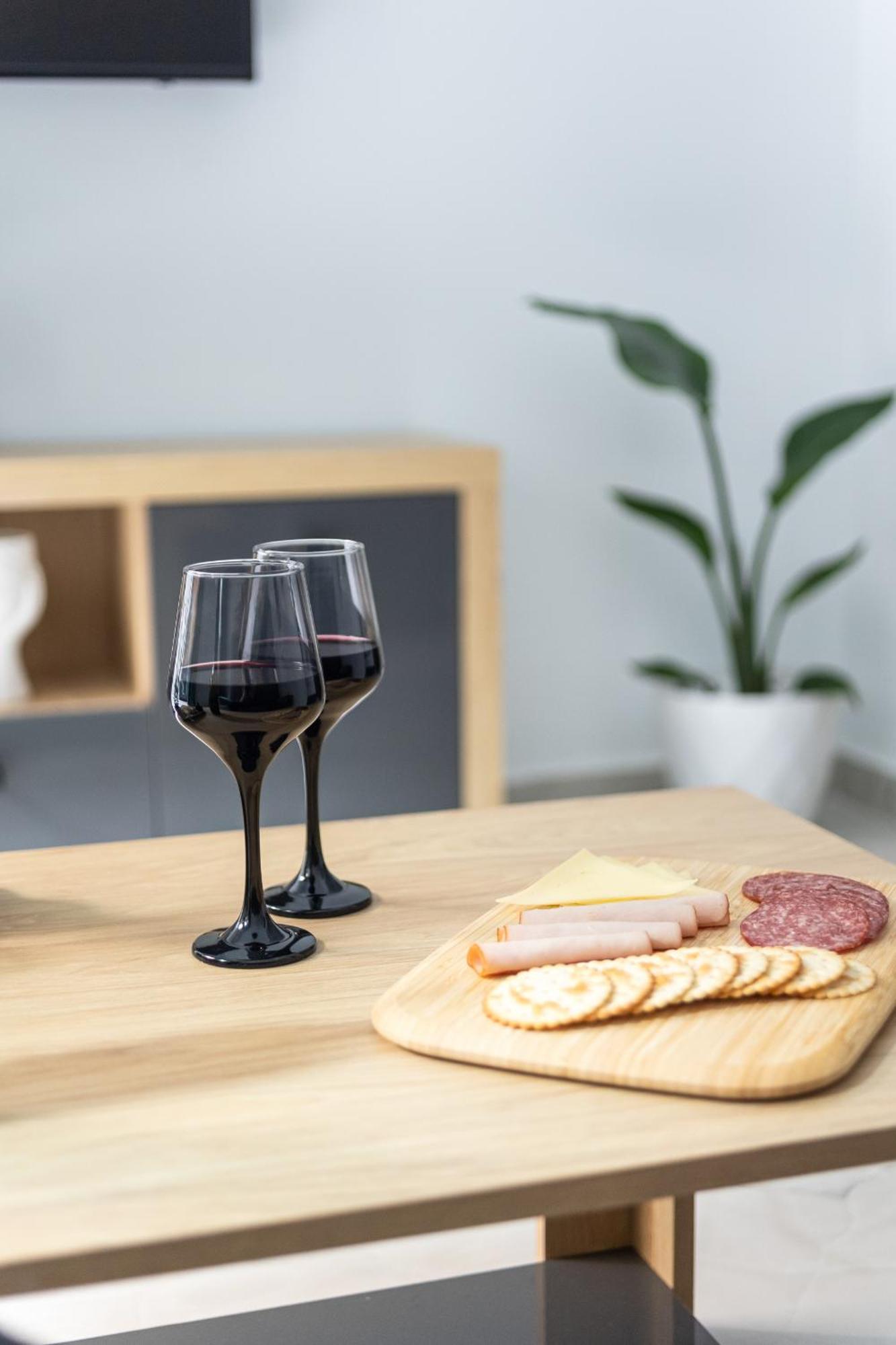 New Luxury Apartment In Downtown テッサロニキ エクステリア 写真